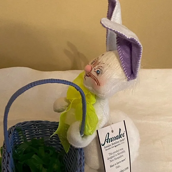 ANNALEE Rabbit 6” / Basket - Picture 7 of 10